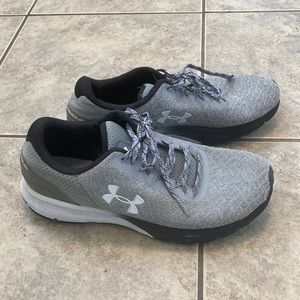 Under Armour mens size 8 running shoes